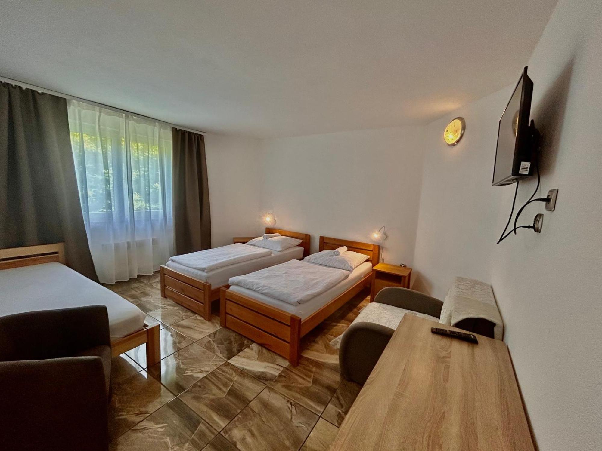 Luxor Hotel Havirov Luaran gambar