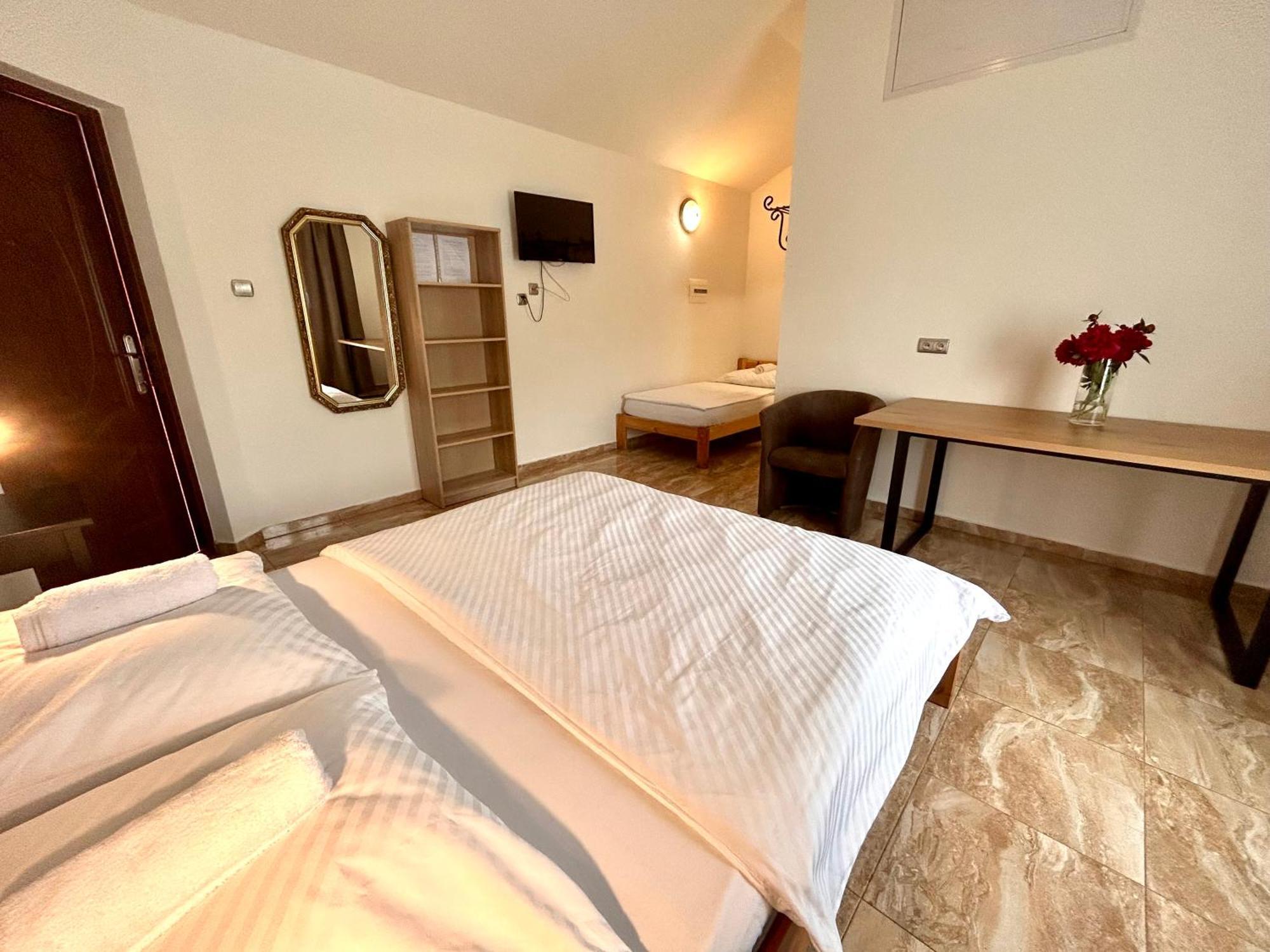 Luxor Hotel Havirov Luaran gambar