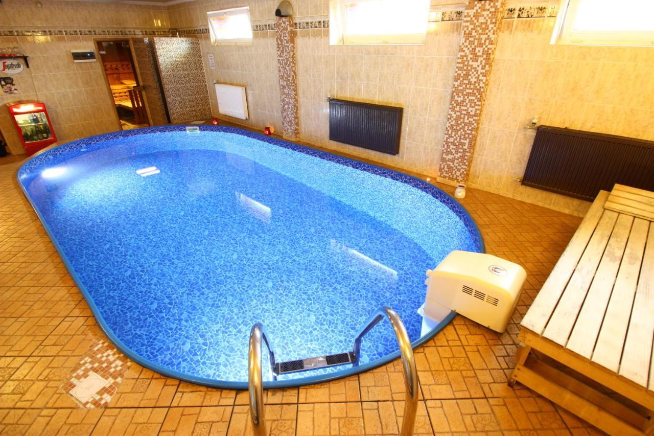 Luxor Hotel Havirov Luaran gambar